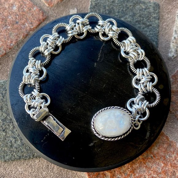 Maille moonstone bracelet . Handmade maille chain & genuine moonstone gem clasp - Picture 9 of 16